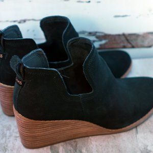 Tom's Kallie Wedges, Suede Black, Size 9